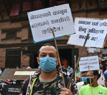 भक्तपुरमा एमसीसीविरुद्ध प्रदर्शन [तस्वीरहरू]